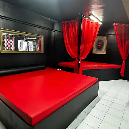 מלון אהבה Paradise - Fkk Swinger & Nudist Couples Only 4*