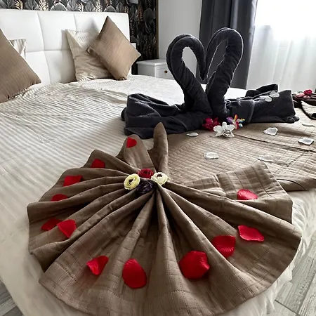 Paradise - Fkk Swinger & Nudist Couples Only מלון אהבה 4*