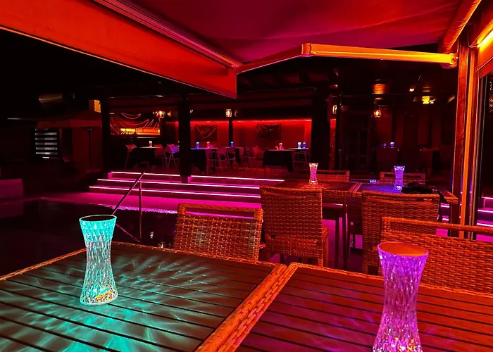 Romantiskt hotell Paradise - Fkk Swinger & Nudist Couples Only